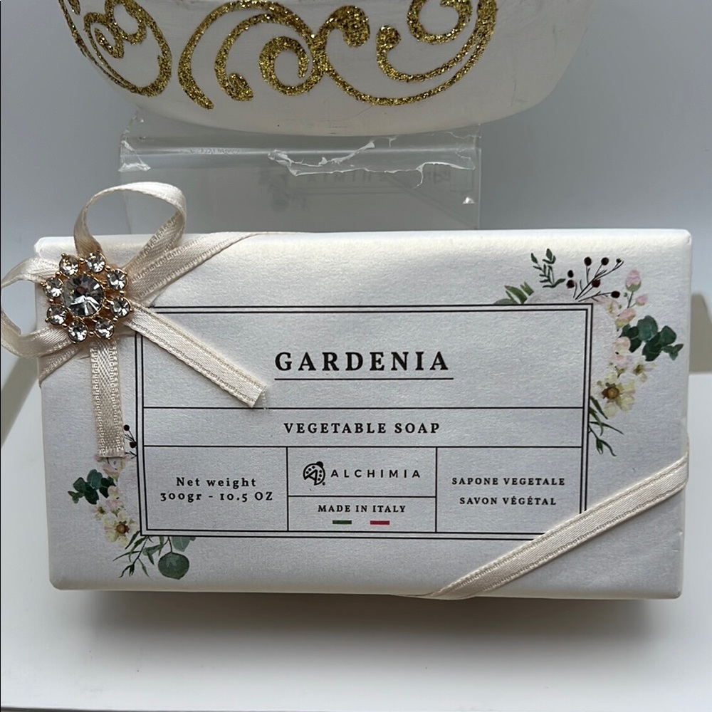Gardenia Vegetable Soap -Cream 10.5,4.5” W x 2.5” H x 1.60” D Made In Italy NWOT